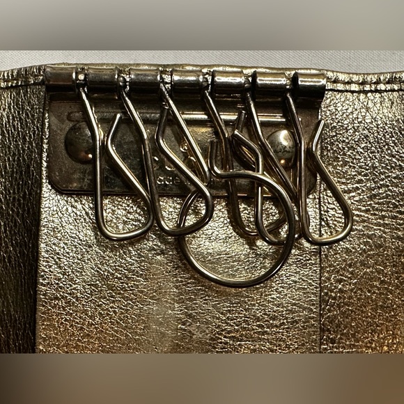 Authentic GUCCI Gold Monogram Key Holder GUC - Picture 10 of 17
